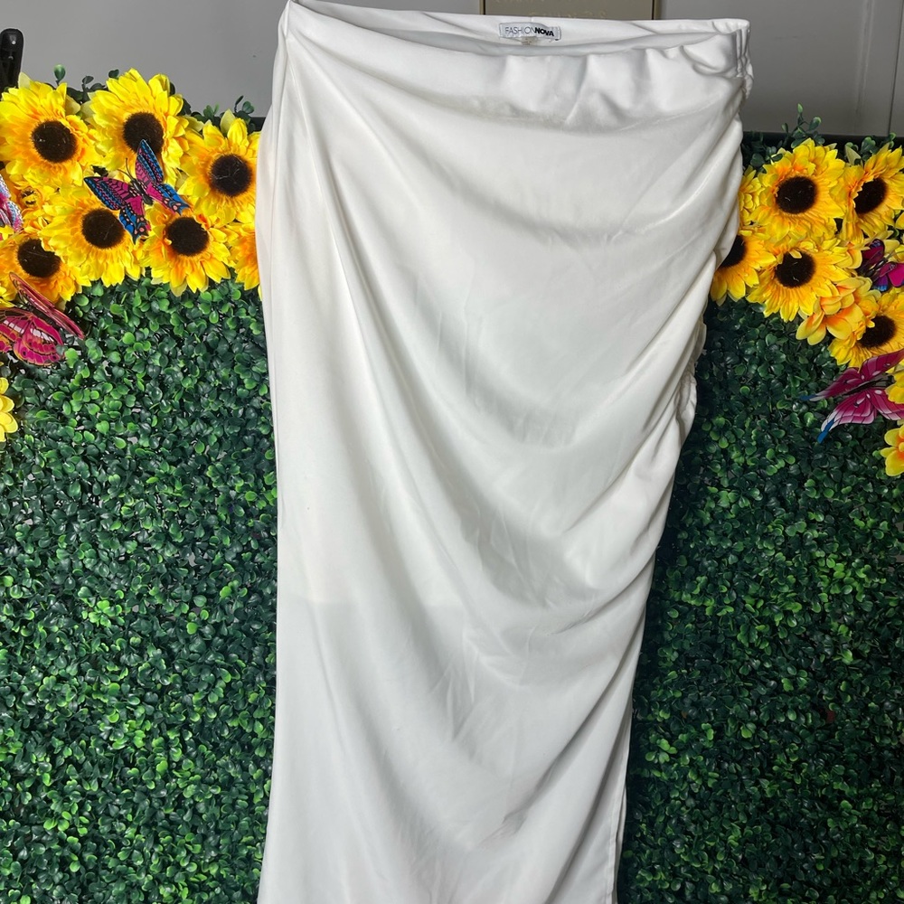 White pencil skirt